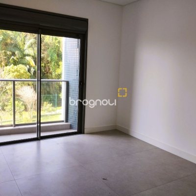Apartamento com 176m², 3 quartos (sendo 3 suítes), 3 garagens, no bairro Cacupé em Florianópolis