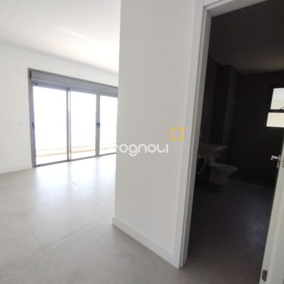 Apartamento com 176m², 3 quartos (sendo 3 suítes), 3 garagens, no bairro Cacupé em Florianópolis