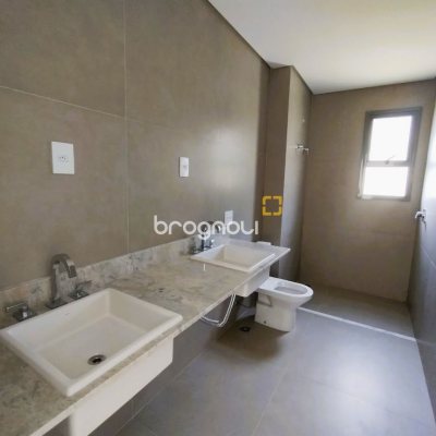 Apartamento com 176m², 3 quartos (sendo 3 suítes), 3 garagens, no bairro Cacupé em Florianópolis