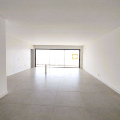 Apartamento com 176m², 3 quartos (sendo 3 suítes), 3 garagens, no bairro Cacupé em Florianópolis