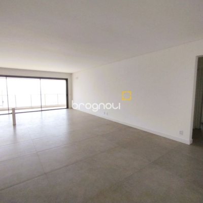 Apartamento com 176m², 3 quartos (sendo 3 suítes), 3 garagens, no bairro Cacupé em Florianópolis