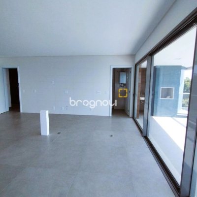 Apartamento com 176m², 3 quartos (sendo 3 suítes), 3 garagens, no bairro Cacupé em Florianópolis