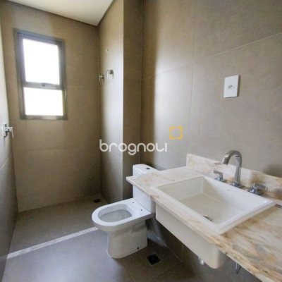 Apartamento com 176m², 3 quartos (sendo 3 suítes), 3 garagens, no bairro Cacupé em Florianópolis