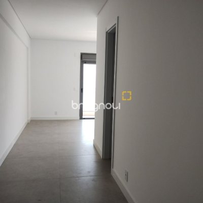 Apartamento com 176m², 3 quartos (sendo 3 suítes), 3 garagens, no bairro Cacupé em Florianópolis