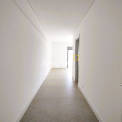 Apartamento com 176m², 3 quartos (sendo 3 suítes), 3 garagens, no bairro Cacupé em Florianópolis
