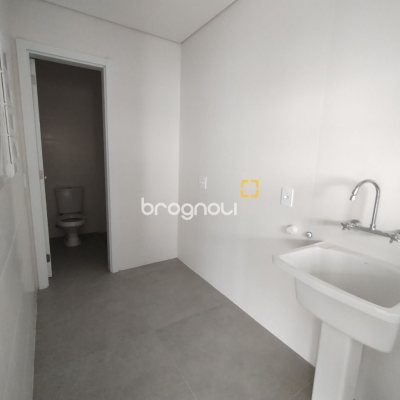 Apartamento com 176m², 3 quartos (sendo 3 suítes), 3 garagens, no bairro Cacupé em Florianópolis