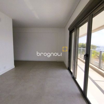 Apartamento com 176m², 3 quartos (sendo 3 suítes), 3 garagens, no bairro Cacupé em Florianópolis