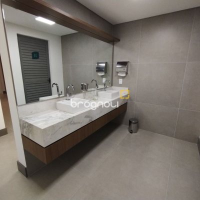 Apartamento com 176m², 3 quartos (sendo 3 suítes), 3 garagens, no bairro Cacupé em Florianópolis