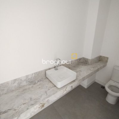 Apartamento com 176m², 3 quartos (sendo 3 suítes), 3 garagens, no bairro Cacupé em Florianópolis