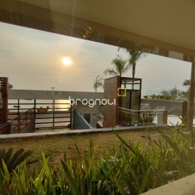 Apartamento com 176m², 3 quartos (sendo 3 suítes), 3 garagens, no bairro Cacupé em Florianópolis