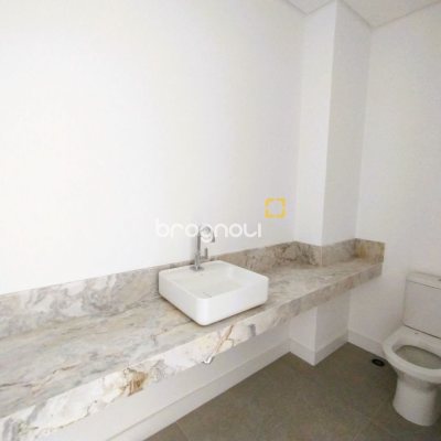 Apartamento com 176m², 3 quartos (sendo 3 suítes), 3 garagens, no bairro Cacupé em Florianópolis