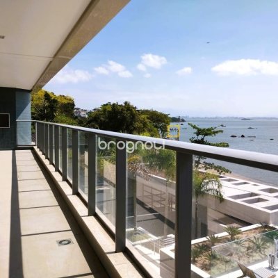Apartamento com 176m², 3 quartos (sendo 3 suítes), 3 garagens, no bairro Cacupé em Florianópolis