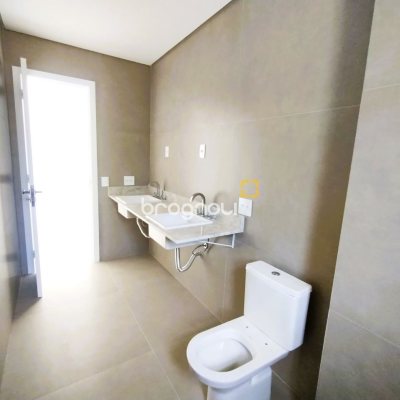 Apartamento com 176m², 3 quartos (sendo 3 suítes), 3 garagens, no bairro Cacupé em Florianópolis