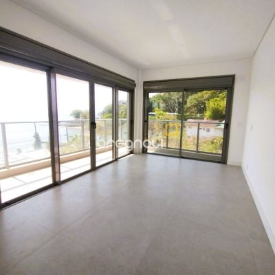 Apartamento com 176m², 3 quartos (sendo 3 suítes), 3 garagens, no bairro Cacupé em Florianópolis