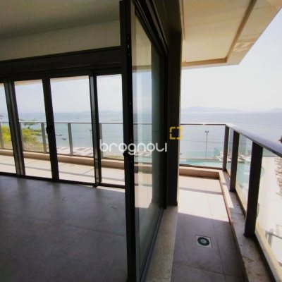 Apartamento com 176m², 3 quartos (sendo 3 suítes), 3 garagens, no bairro Cacupé em Florianópolis