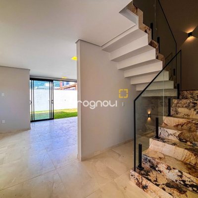Casa com 156m², 3 quartos (sendo 1 suíte), 1 garagem, no bairro Rio Vermelho em Florianópolis