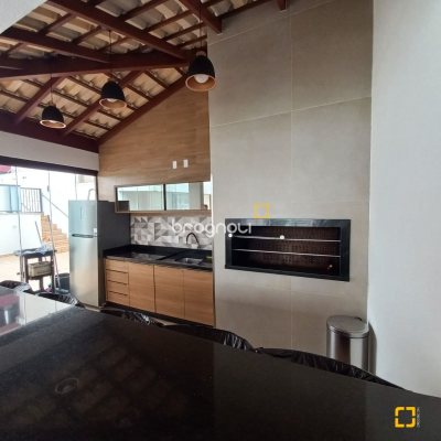 Apartamento com 108m², 3 quartos (sendo 1 suíte), 1 garagem, no bairro Balneário em Florianópolis