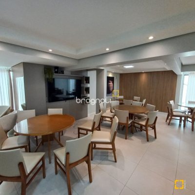 Apartamento com 108m², 3 quartos (sendo 1 suíte), 1 garagem, no bairro Balneário em Florianópolis