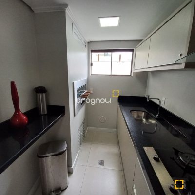 Apartamento com 108m², 3 quartos (sendo 1 suíte), 1 garagem, no bairro Balneário em Florianópolis