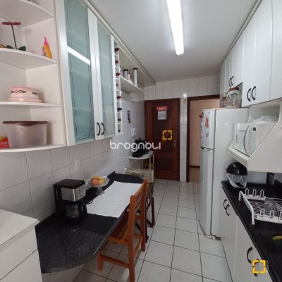 Apartamento com 108m², 3 quartos (sendo 1 suíte), 1 garagem, no bairro Balneário em Florianópolis