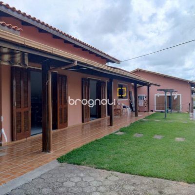 Casa com 195m², 4 quartos (sendo 2 suítes), 6 garagens, no bairro Ingleses em Florianópolis