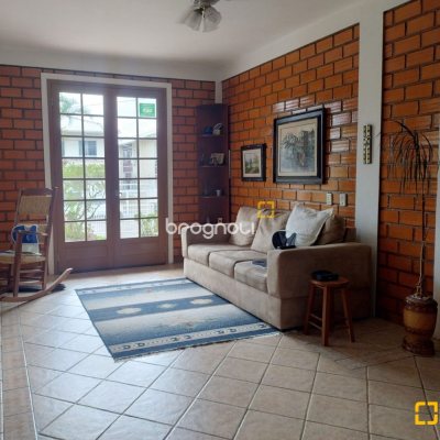 Casa com 195m², 4 quartos (sendo 2 suítes), 6 garagens, no bairro Ingleses em Florianópolis