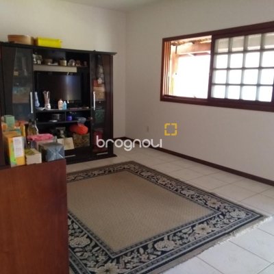Casa com 195m², 4 quartos (sendo 2 suítes), 6 garagens, no bairro Ingleses em Florianópolis