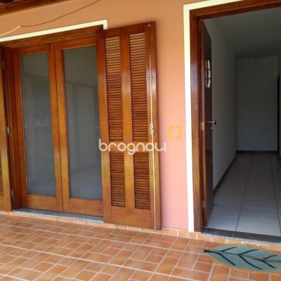 Casa com 195m², 4 quartos (sendo 2 suítes), 6 garagens, no bairro Ingleses em Florianópolis