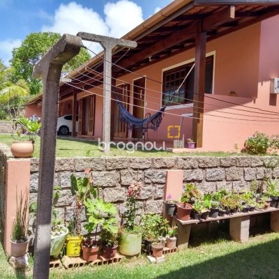Casa com 195m², 4 quartos (sendo 2 suítes), 6 garagens, no bairro Ingleses em Florianópolis