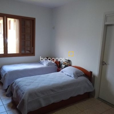 Casa com 195m², 4 quartos (sendo 2 suítes), 6 garagens, no bairro Ingleses em Florianópolis