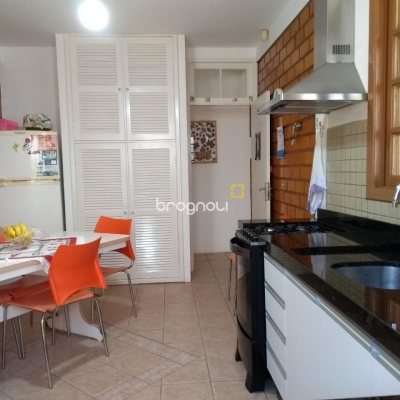 Casa com 195m², 4 quartos (sendo 2 suítes), 6 garagens, no bairro Ingleses em Florianópolis