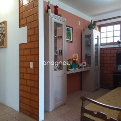 Casa com 195m², 4 quartos (sendo 2 suítes), 6 garagens, no bairro Ingleses em Florianópolis