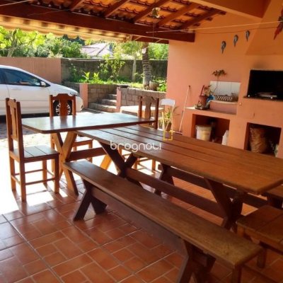 Casa com 195m², 4 quartos (sendo 2 suítes), 6 garagens, no bairro Ingleses em Florianópolis