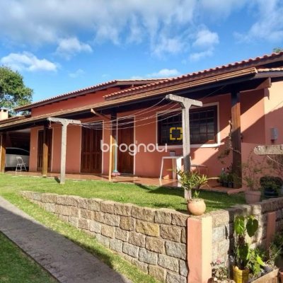 Casa com 195m², 4 quartos (sendo 2 suítes), 6 garagens, no bairro Ingleses em Florianópolis