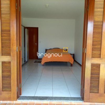 Casa com 195m², 4 quartos (sendo 2 suítes), 6 garagens, no bairro Ingleses em Florianópolis