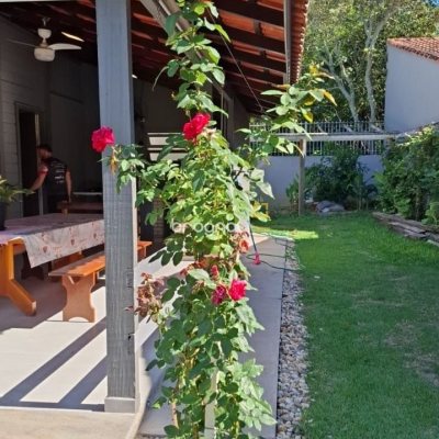 Casa com 150m², 3 quartos (sendo 1 suíte), 2 garagens, no bairro Ingleses em Florianópolis
