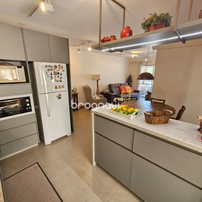 Apartamento com 79m², 2 quartos (sendo 1 suíte), 2 garagens, no bairro Córrego Grande em Florianópolis