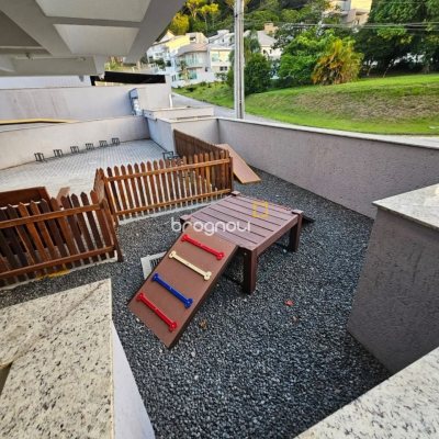 Apartamento com 79m², 2 quartos (sendo 1 suíte), 2 garagens, no bairro Córrego Grande em Florianópolis