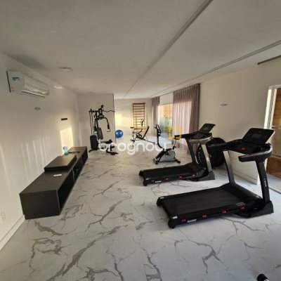Apartamento com 79m², 2 quartos (sendo 1 suíte), 2 garagens, no bairro Córrego Grande em Florianópolis