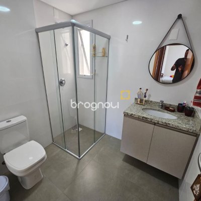 Apartamento com 79m², 2 quartos (sendo 1 suíte), 2 garagens, no bairro Córrego Grande em Florianópolis
