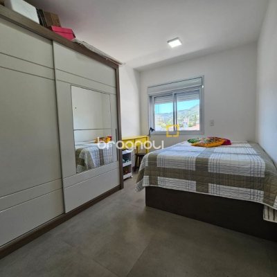 Apartamento com 79m², 2 quartos (sendo 1 suíte), 2 garagens, no bairro Córrego Grande em Florianópolis
