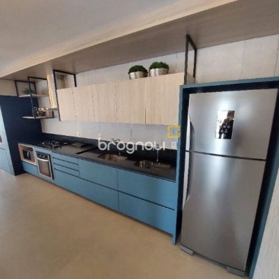 Apartamento com 79m², 2 quartos (sendo 1 suíte), 2 garagens, no bairro Córrego Grande em Florianópolis