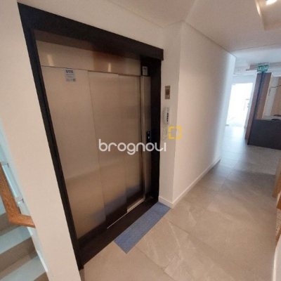 Apartamento com 79m², 2 quartos (sendo 1 suíte), 2 garagens, no bairro Córrego Grande em Florianópolis