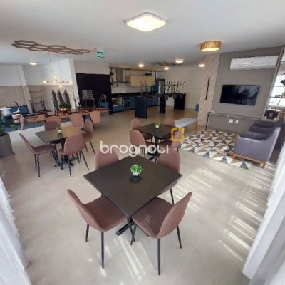 Apartamento com 79m², 2 quartos (sendo 1 suíte), 2 garagens, no bairro Córrego Grande em Florianópolis