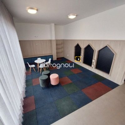 Apartamento com 79m², 2 quartos (sendo 1 suíte), 2 garagens, no bairro Córrego Grande em Florianópolis