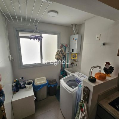 Apartamento com 79m², 2 quartos (sendo 1 suíte), 2 garagens, no bairro Córrego Grande em Florianópolis