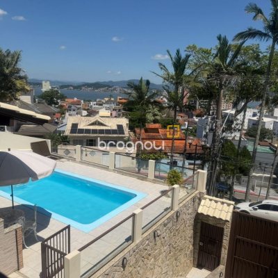 Casa com 240m², 5 quartos (sendo 1 suíte), 3 garagens, no bairro Itaguaçu em Florianópolis