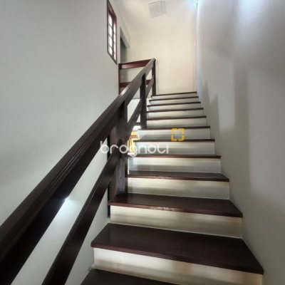 Casa com 240m², 5 quartos (sendo 1 suíte), 3 garagens, no bairro Itaguaçu em Florianópolis