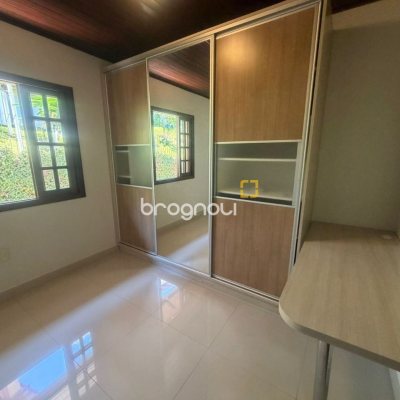 Casa com 240m², 5 quartos (sendo 1 suíte), 3 garagens, no bairro Itaguaçu em Florianópolis
