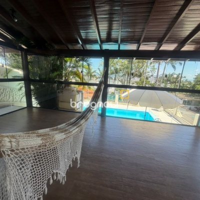 Casa com 240m², 5 quartos (sendo 1 suíte), 3 garagens, no bairro Itaguaçu em Florianópolis